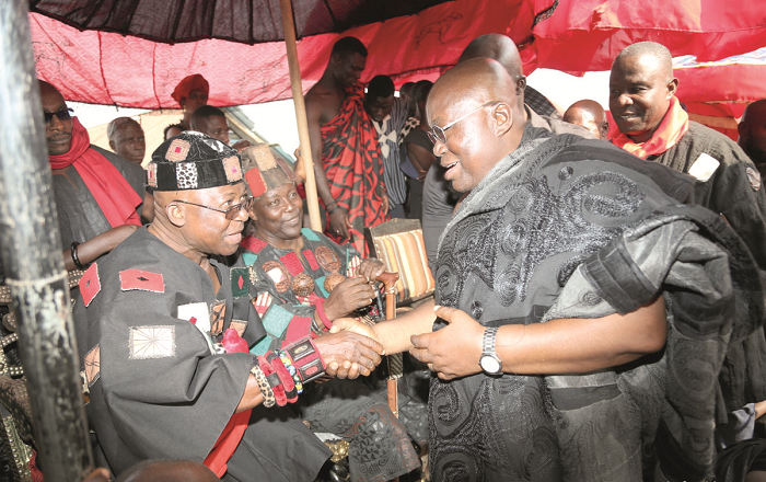 Akufo-Addo exchanging pleasantries with the Lartehhene, Nana Asiedu Okoo